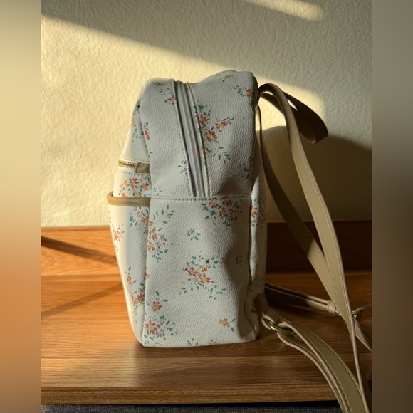 Mini Floral Cream Backpack - Picture 4 of 8